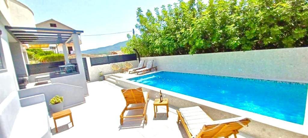 Apartments Belic With Pool Єлса Екстер'єр фото